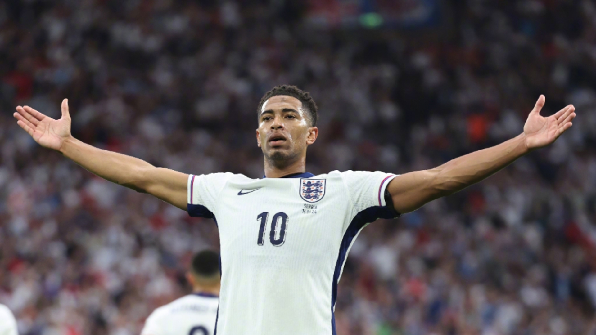 上海海港实现中超三连冠，为中国顶级联赛历史第三队（上海海港加冕中超三连冠，成中国顶级联赛史上第三支三连冠球队）