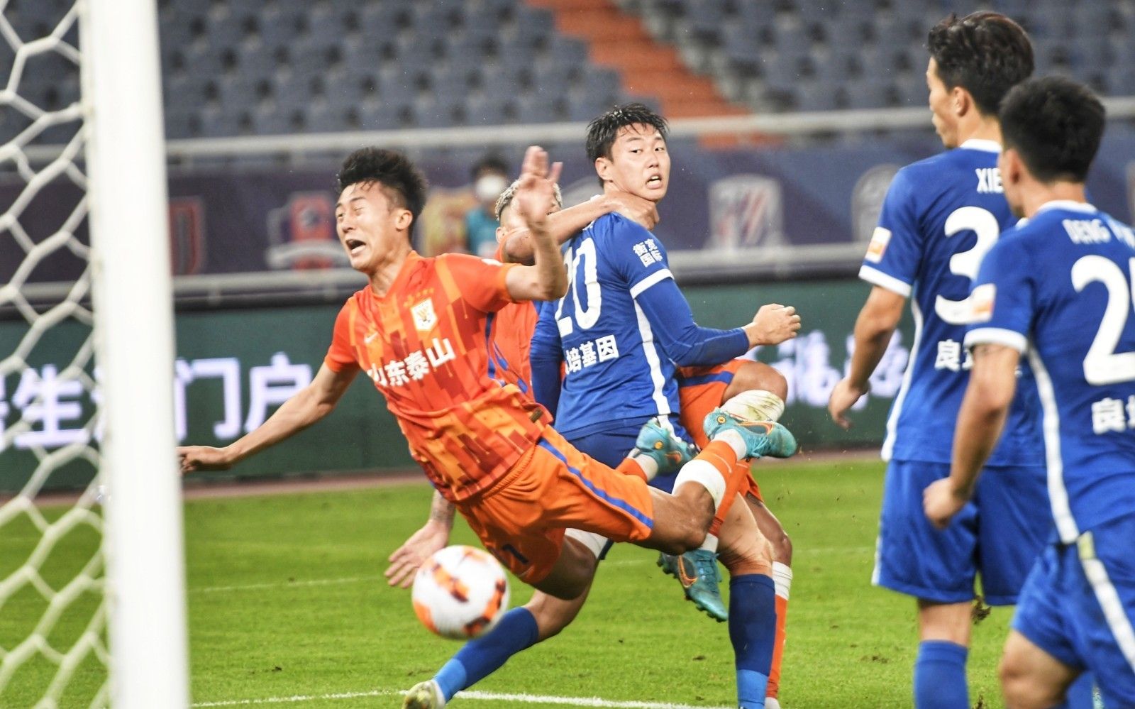 经典回顾：姆总大战哈兰德，上赛季皇马总比分6-3淘汰曼城（重温名战：姆总对飙哈兰德，皇马上季总比分6-3击退曼城）