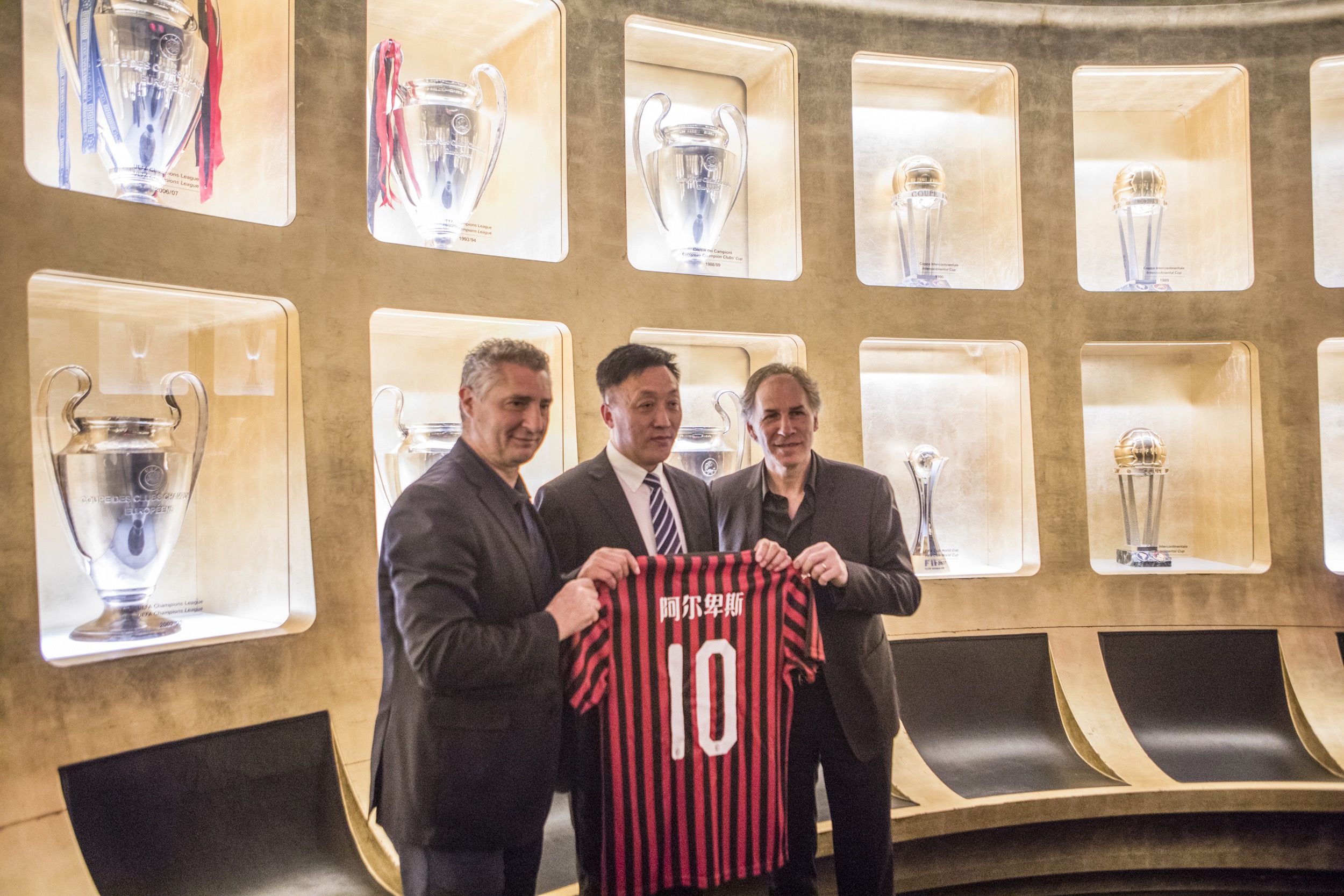 孔塞桑：对错失锁定胜局的进球不满意；弗拉霍维奇是球队领袖（孔塞桑：对未能打进锁胜球不满，弗拉霍维奇是球队领袖）