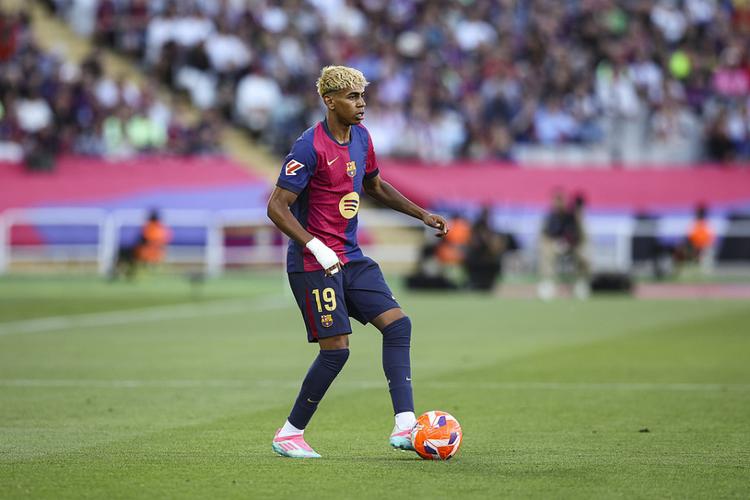 美记：多支季后赛球队询问祖巴茨交易，快船要价至少两个首轮（美媒：多支季后赛队打听祖巴茨交易，快船索要至少两枚首轮签）