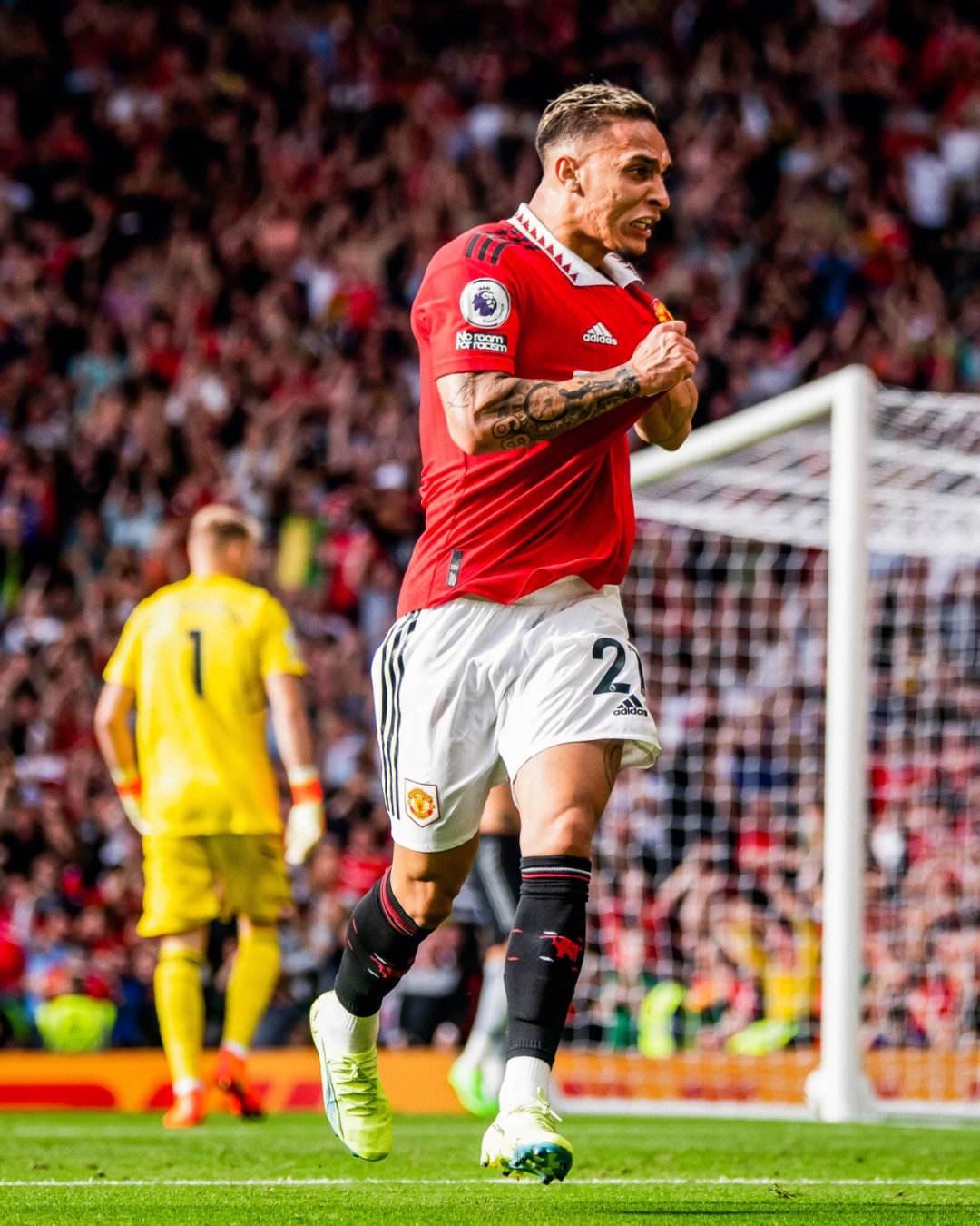 罗德里戈抗议裁判判罚：你必须尊重我们，看看你在哪里（罗德里戈质疑判罚怒斥裁判：请尊重我们，看看你的位置）