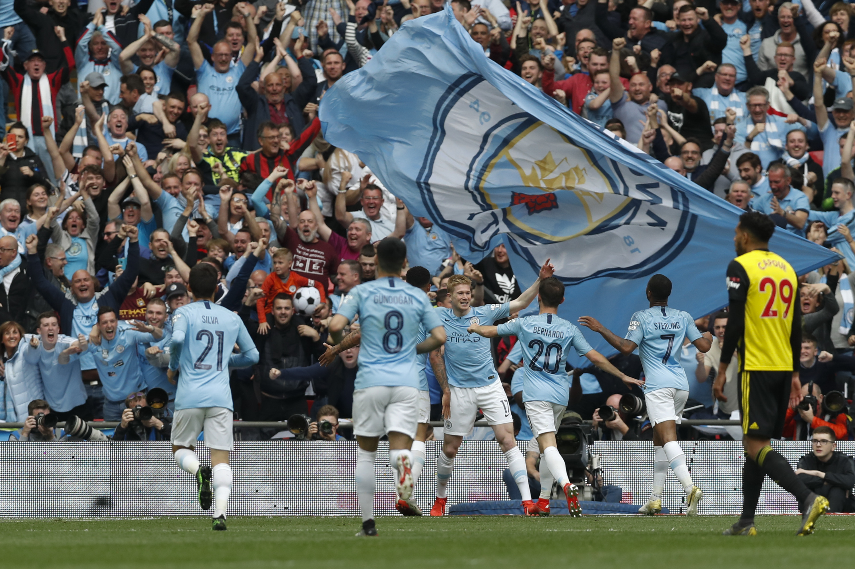 法国队11月大名单：姆巴佩领衔，坎特、谢尔基在列（法国队公布11月名单：姆巴佩领衔，坎特、谢尔基入选）