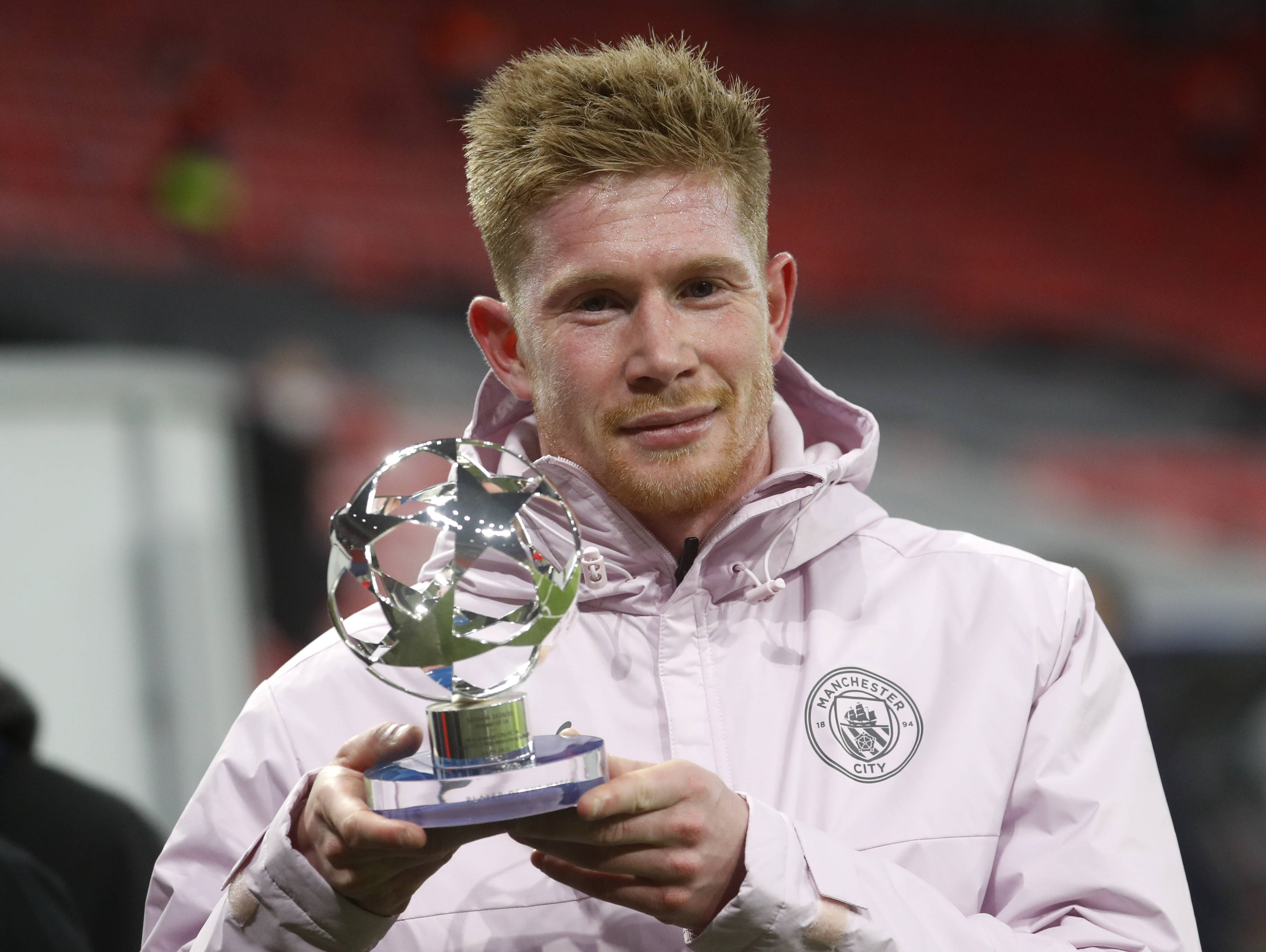 Score90排皇马+巴黎阵容：维尼修斯、姆巴佩、登贝莱三叉戟（Score90拟定皇马×巴黎合体阵：维尼修斯携手姆巴佩、登贝莱组成三叉戟）